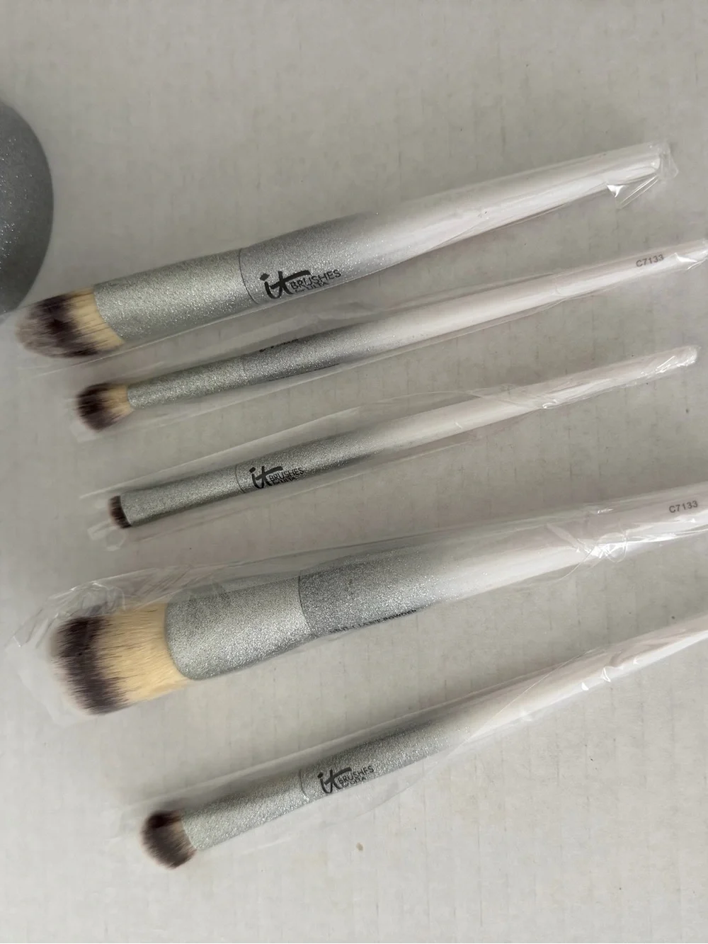 IT Cosmetics All That Shimmers 5-Piece Luxe Brush Set w/ Holder LIMITED EDITION